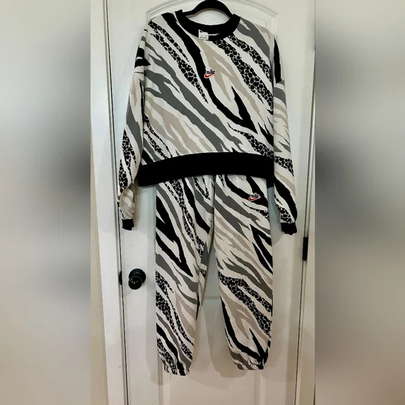 2 Piece Nike Women's Animal-Print Jogger Set - Black, Gray, Beige - Picture 7 of 16